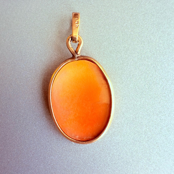 14K Yellow Gold Left Facing Cameo Shell Oval Frame Vintage Pendant - Picture 2 of 5